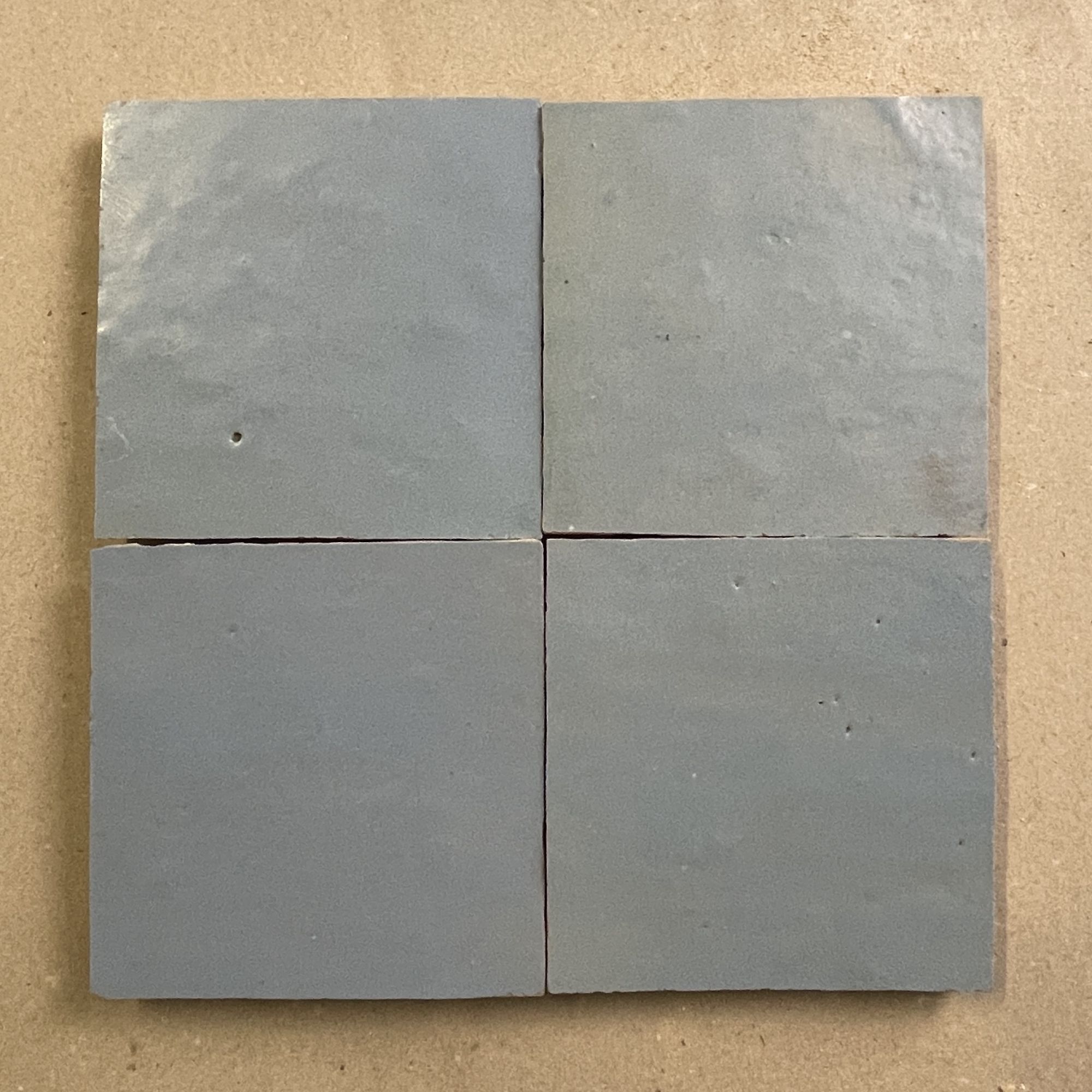 Zellige Fliesen Nebelgrau 10x10 cm – handgefertigte marokkanische Fliesen mit lebendiger Oberfläche