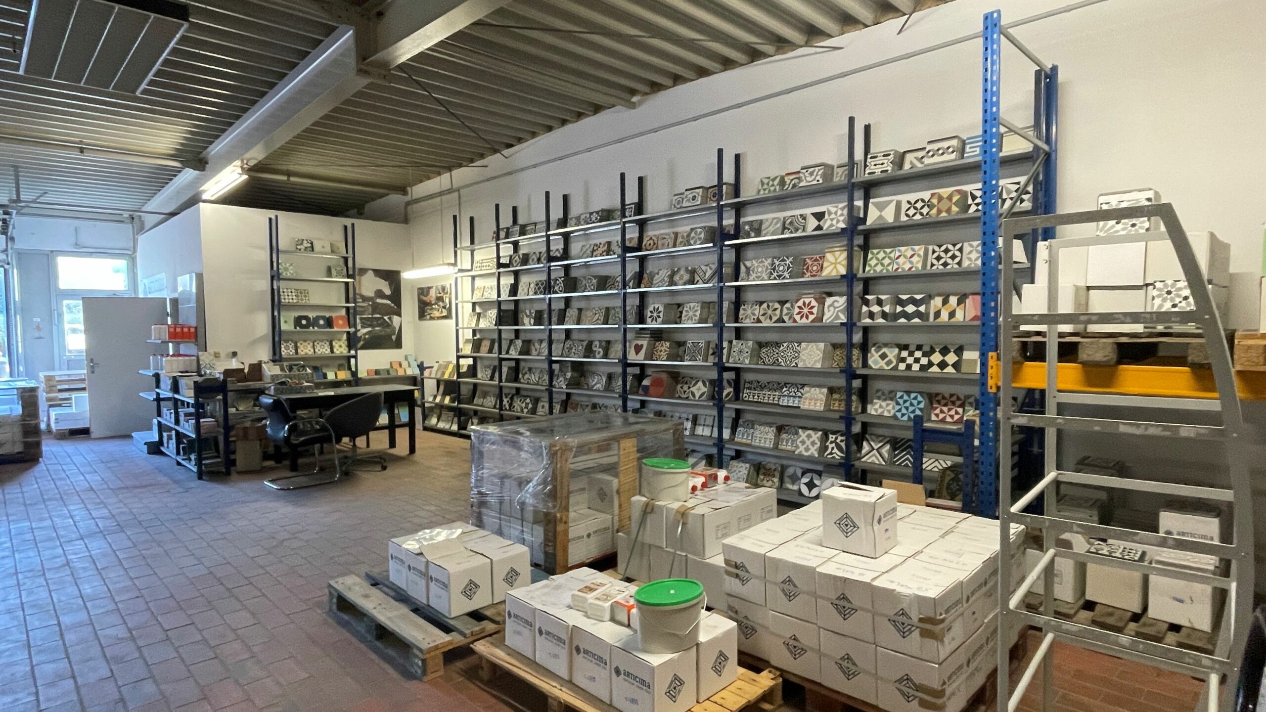 Zementfliesen Ausstellung Aachen im Articima Showroom Zementfliesen Ausstellung Aachen mit großer Auswahl an Mustern und Zementfliesen im Showroom